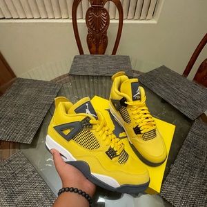 Jordan 4 lightning